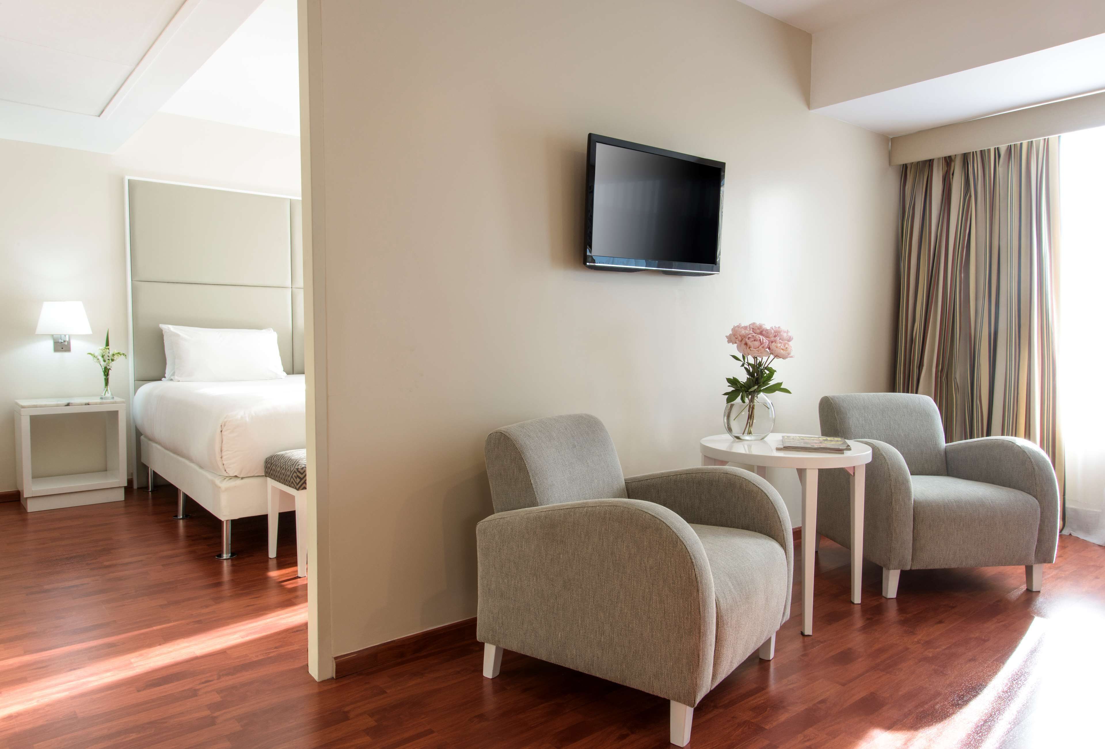 superior room, corner (view) | premium bedding, down duvets, pillow-top beds, minibar