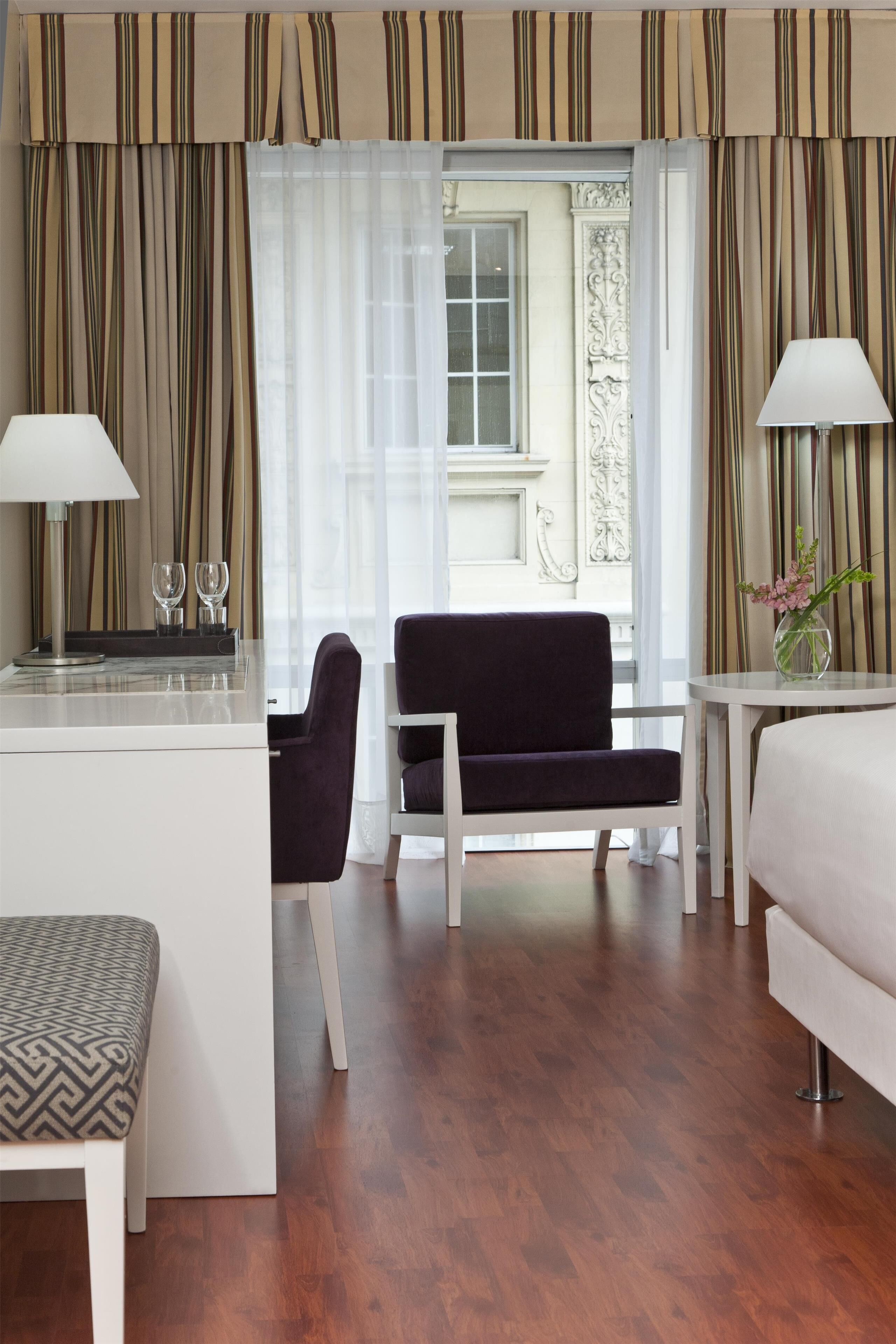 高級寢具、羽絨被、舒適加層、迷你吧