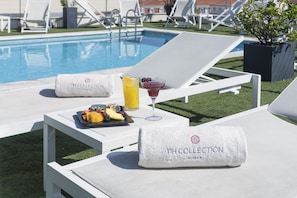 Außenpool, Liegestühle