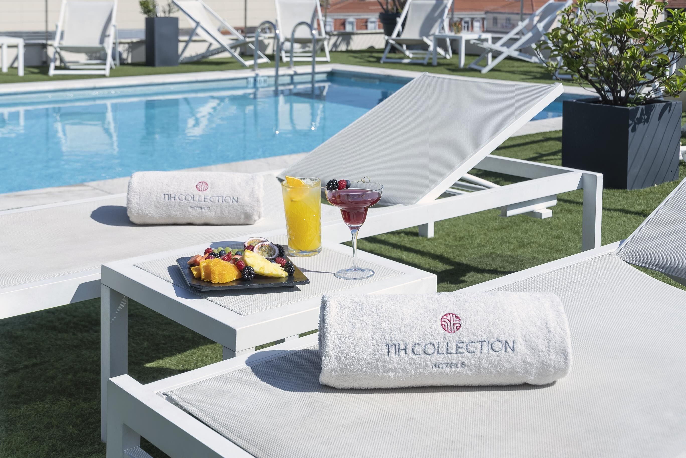 outdoor pool, pool loungers