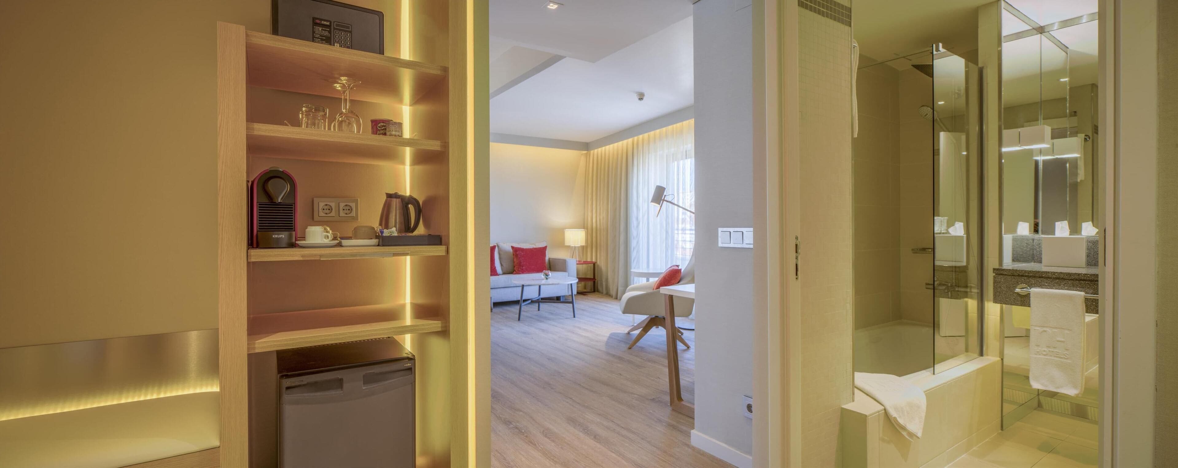 suite | 1 bedroom, premium bedding, minibar, in-room safe