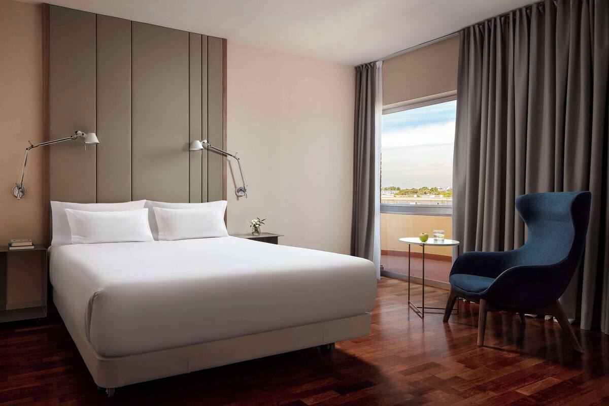 Minibar, in-room safe, desk, blackout curtains