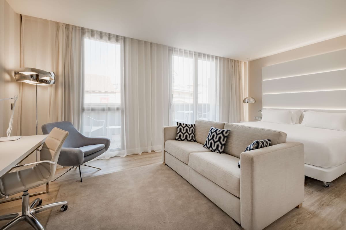 Chambre supérieure, terrasse | Minibar, coffre-fort, bureau, rideaux d’obscurcissement
