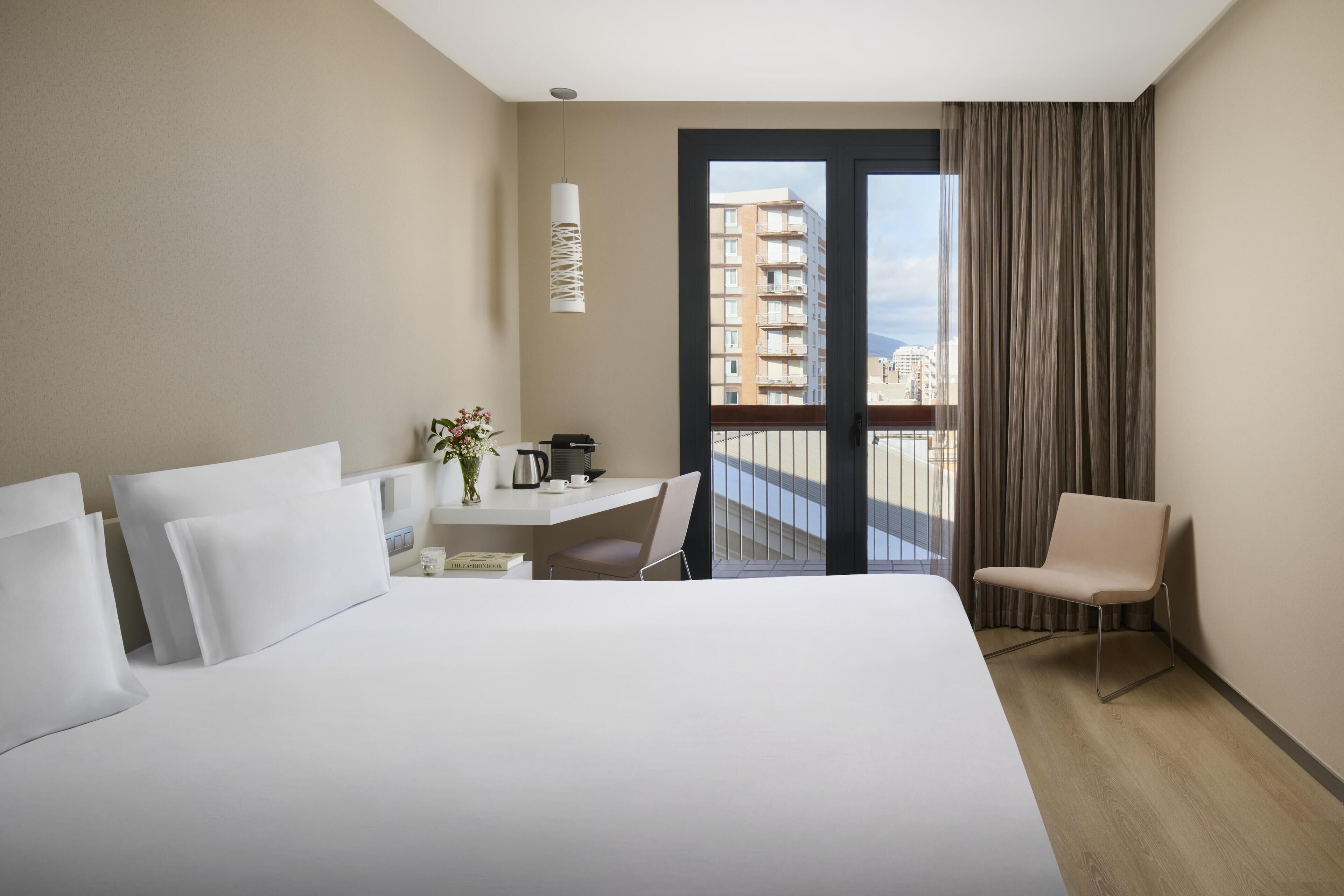 미니바, 객실 내 금고, 책상, 암막 커튼