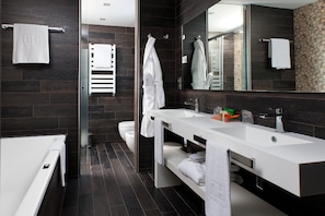 Amenidades de baño ecológicas, secadora de cabello, toallas, jabón