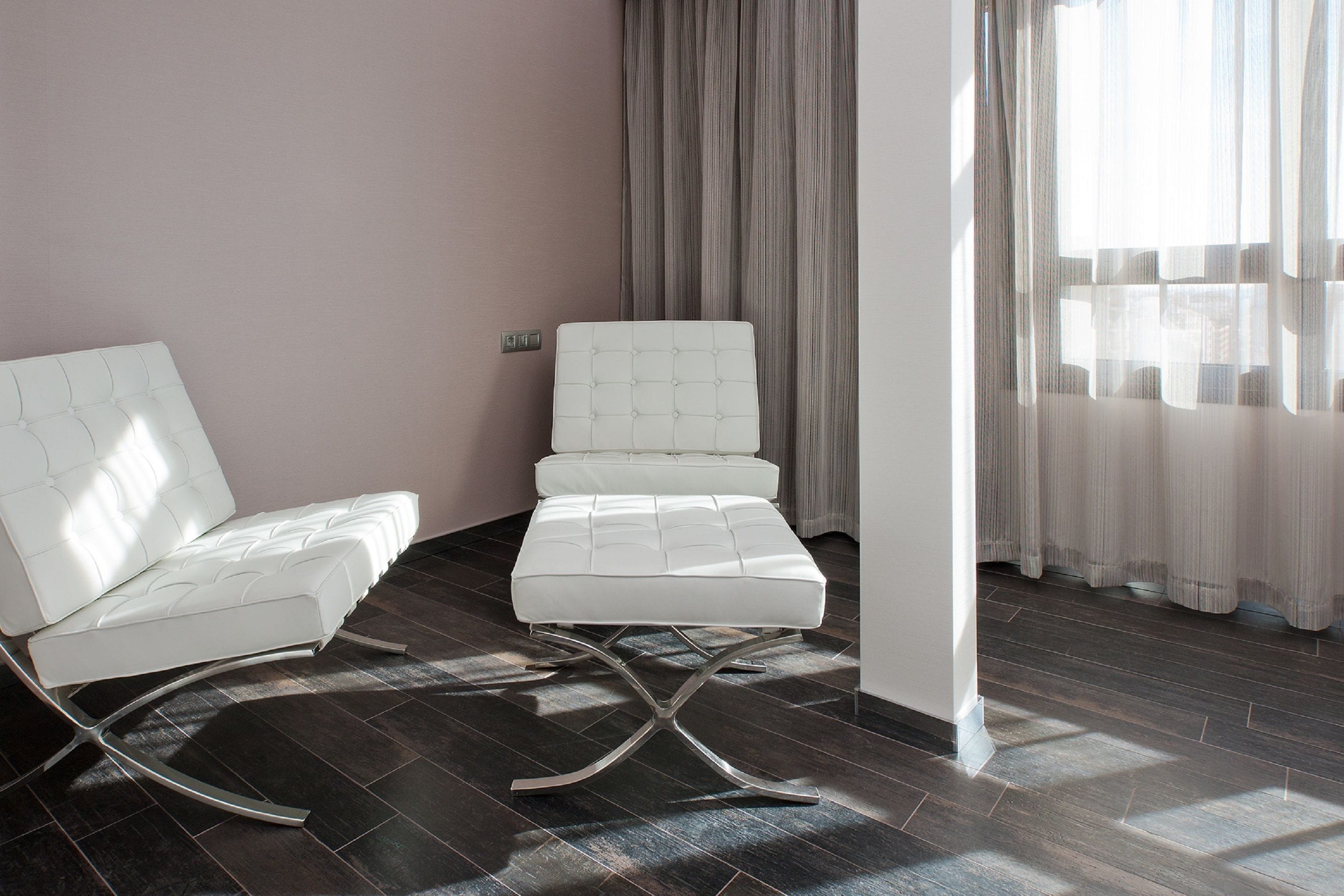 Habitación superior (New Style) | Minibar, caja fuerte, escritorio y cortinas opacas