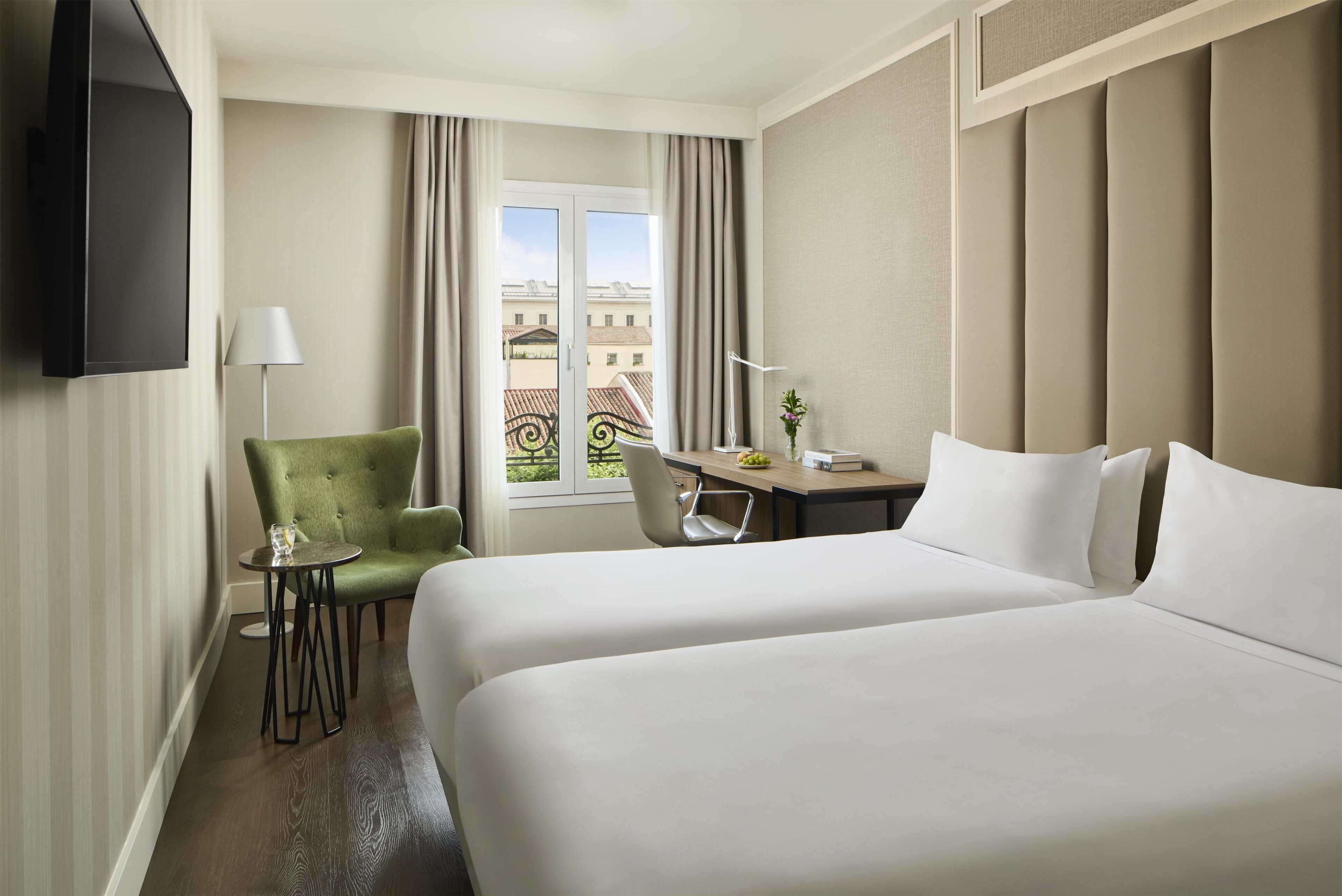 Ropa de cama de alta calidad, minibar, caja fuerte y escritorio