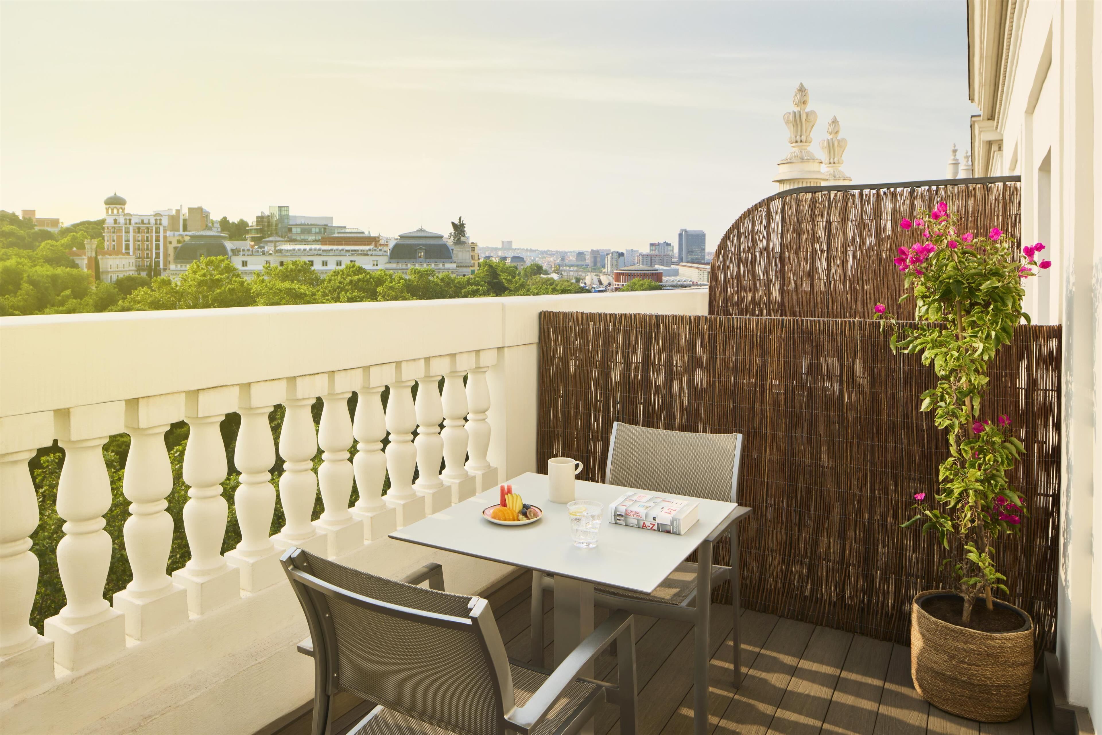 Ropa de cama de alta calidad y minibar 