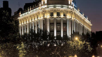 Fachada del alojamiento - Noche