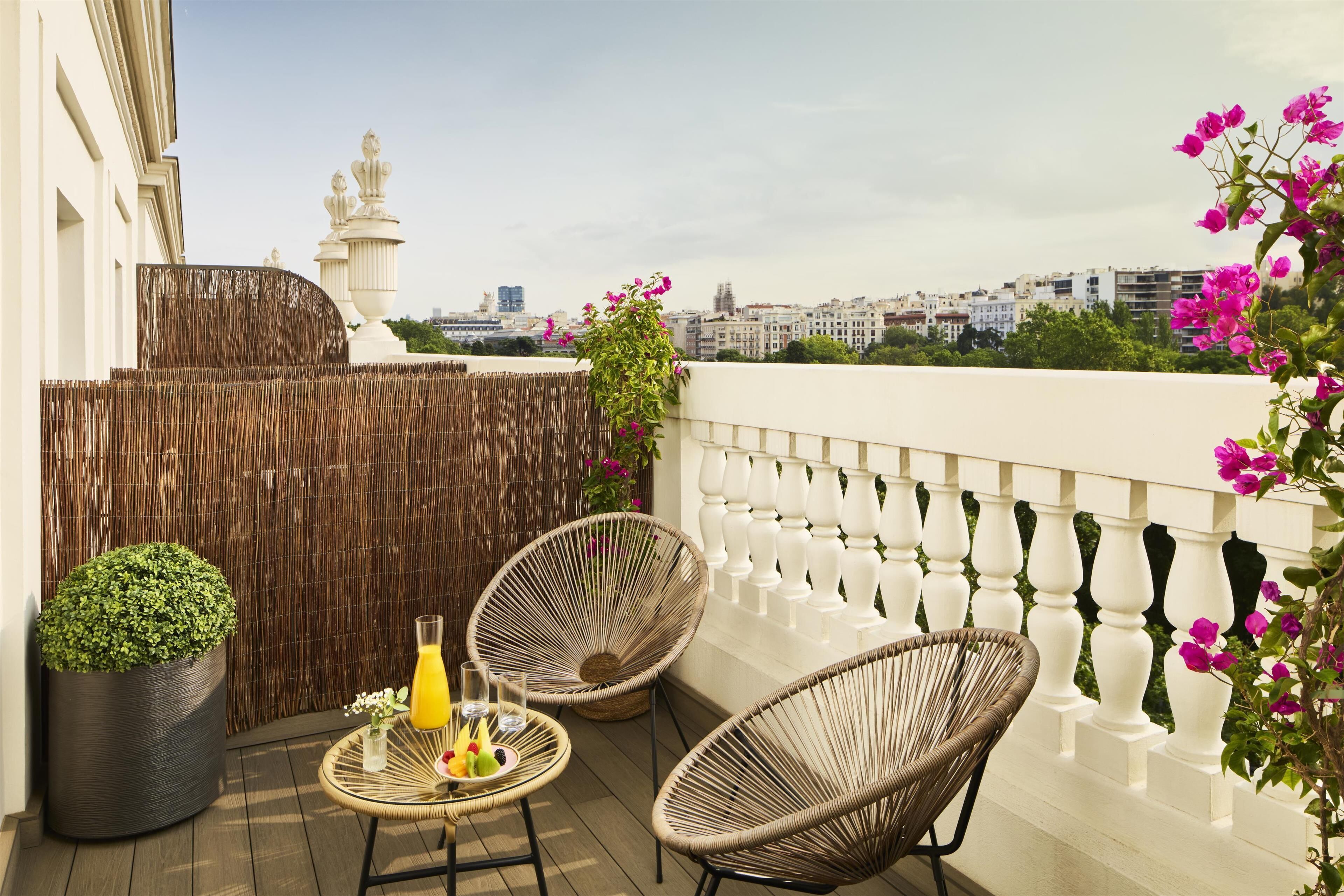 Ropa de cama de alta calidad, minibar, caja fuerte y escritorio