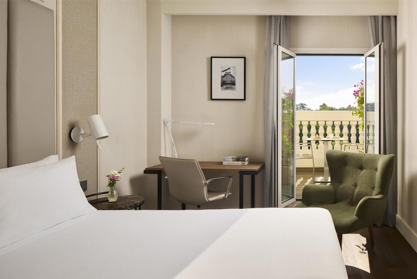 Premium bedding, minibar, in-room safe, desk
