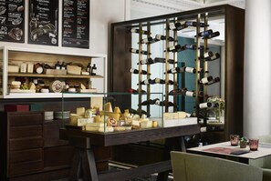 Lunch and dinner served, Mediterranean cuisine - NH Madrid Nacional (Madrid)