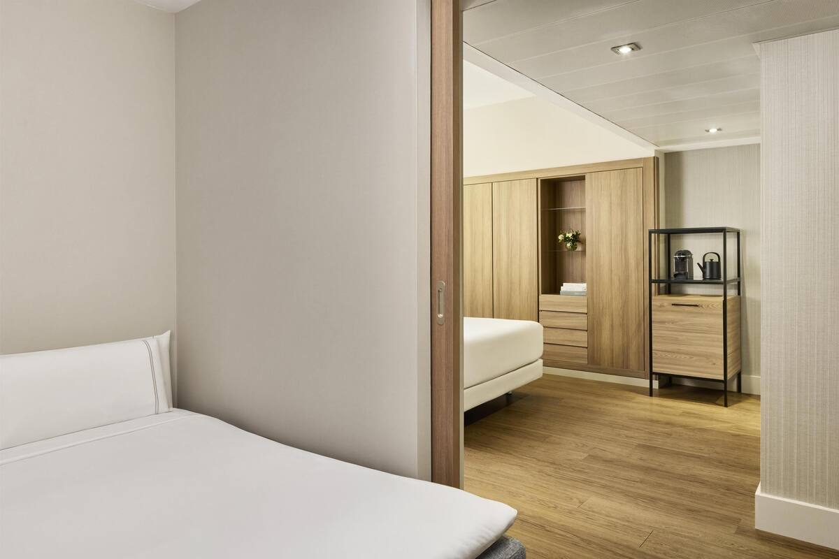 1 bedroom, premium bedding, minibar, in-room safe
