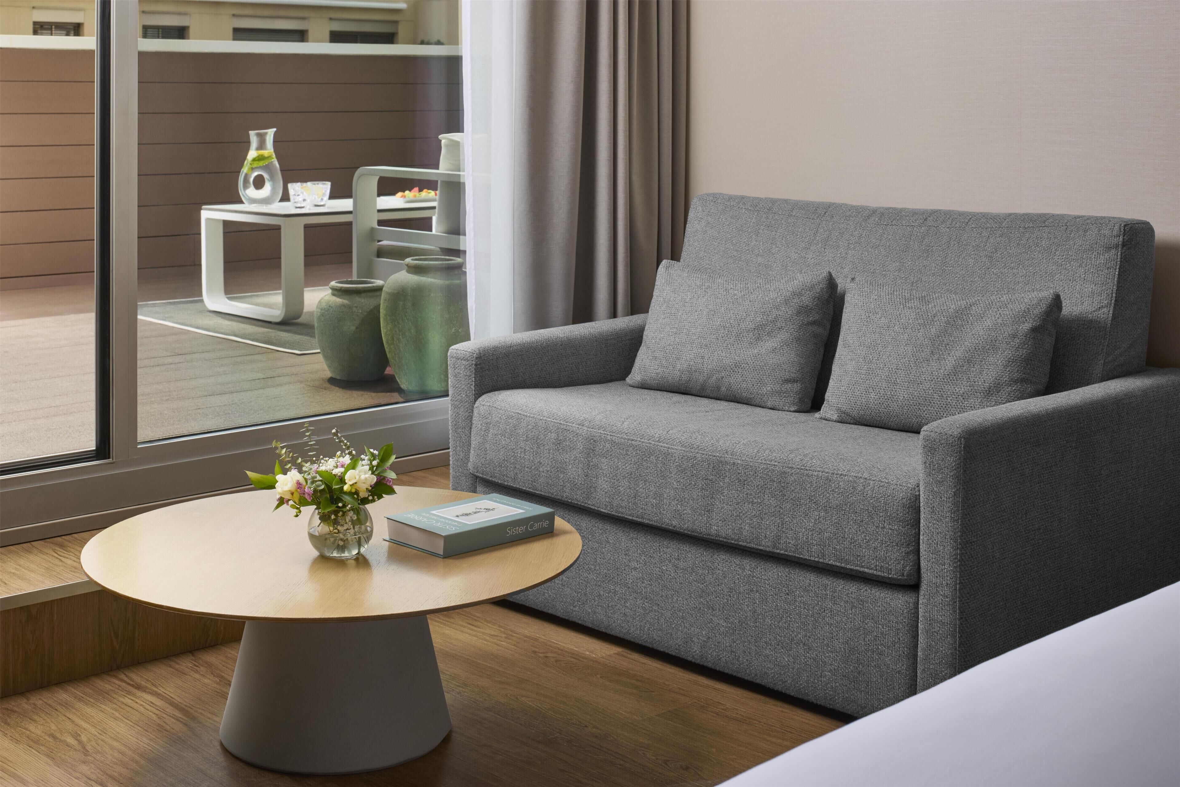 1 bedroom, premium bedding, minibar, in-room safe
