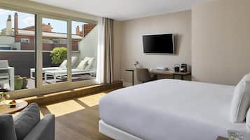 1 bedroom, premium bedding, minibar, in-room safe