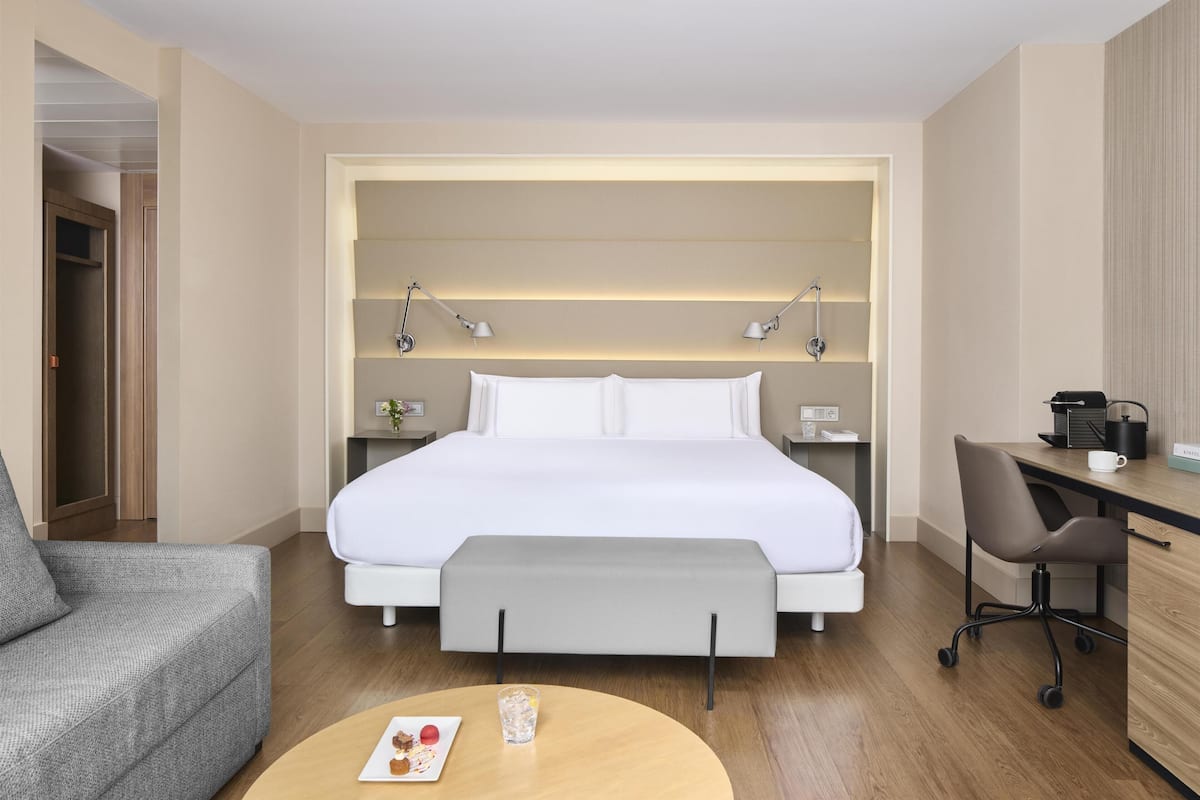 1 bedroom, premium bedding, minibar, in-room safe