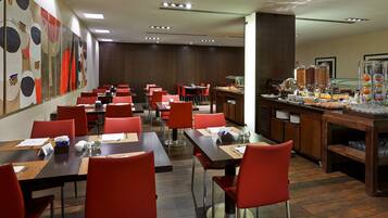 Tägliches Frühstücksbuffet gegen Gebühr