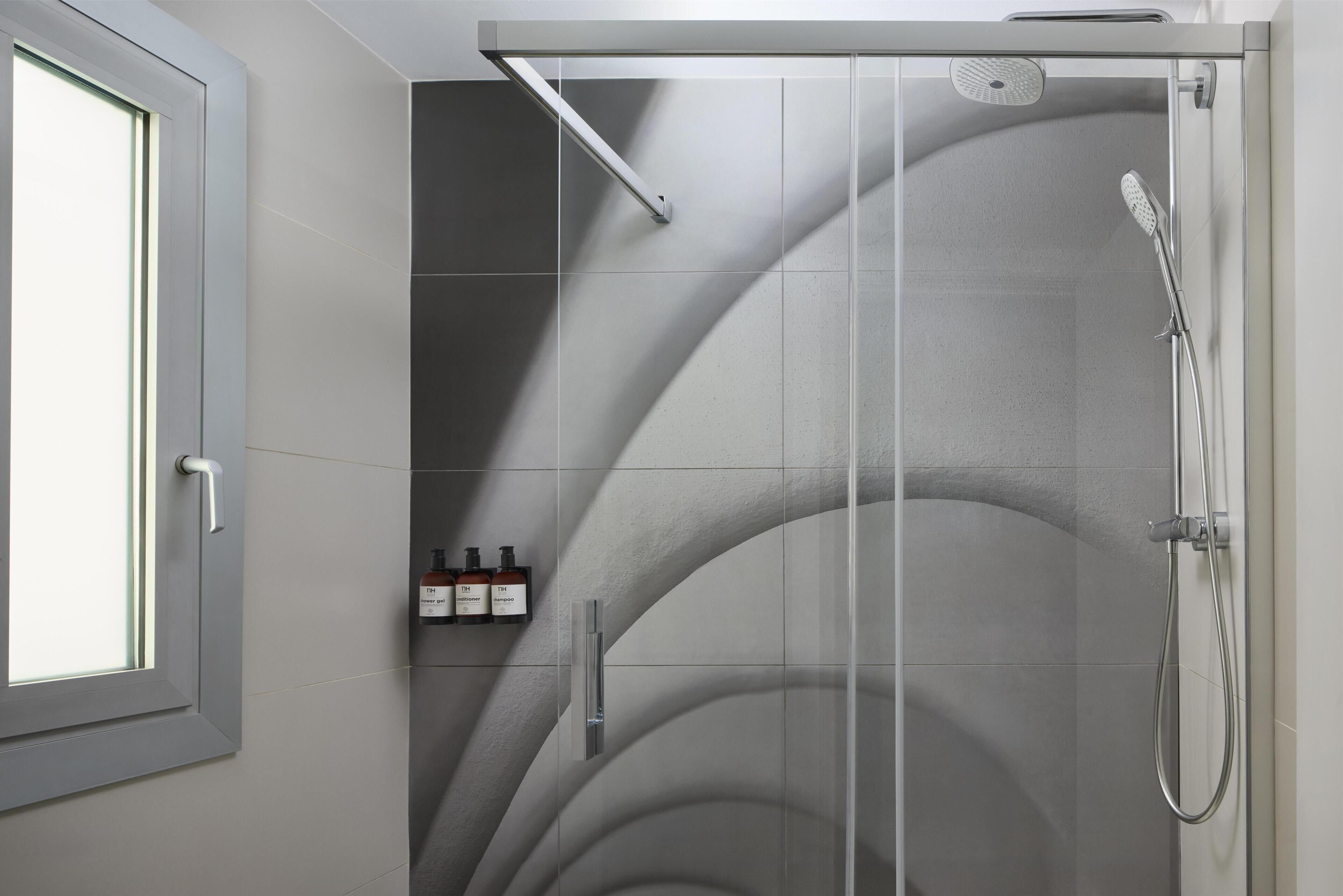 Superior kamer (Extra Large) | Badkamer | Een regendouche,  milieuvriendelijk toiletgerief, een haardroger