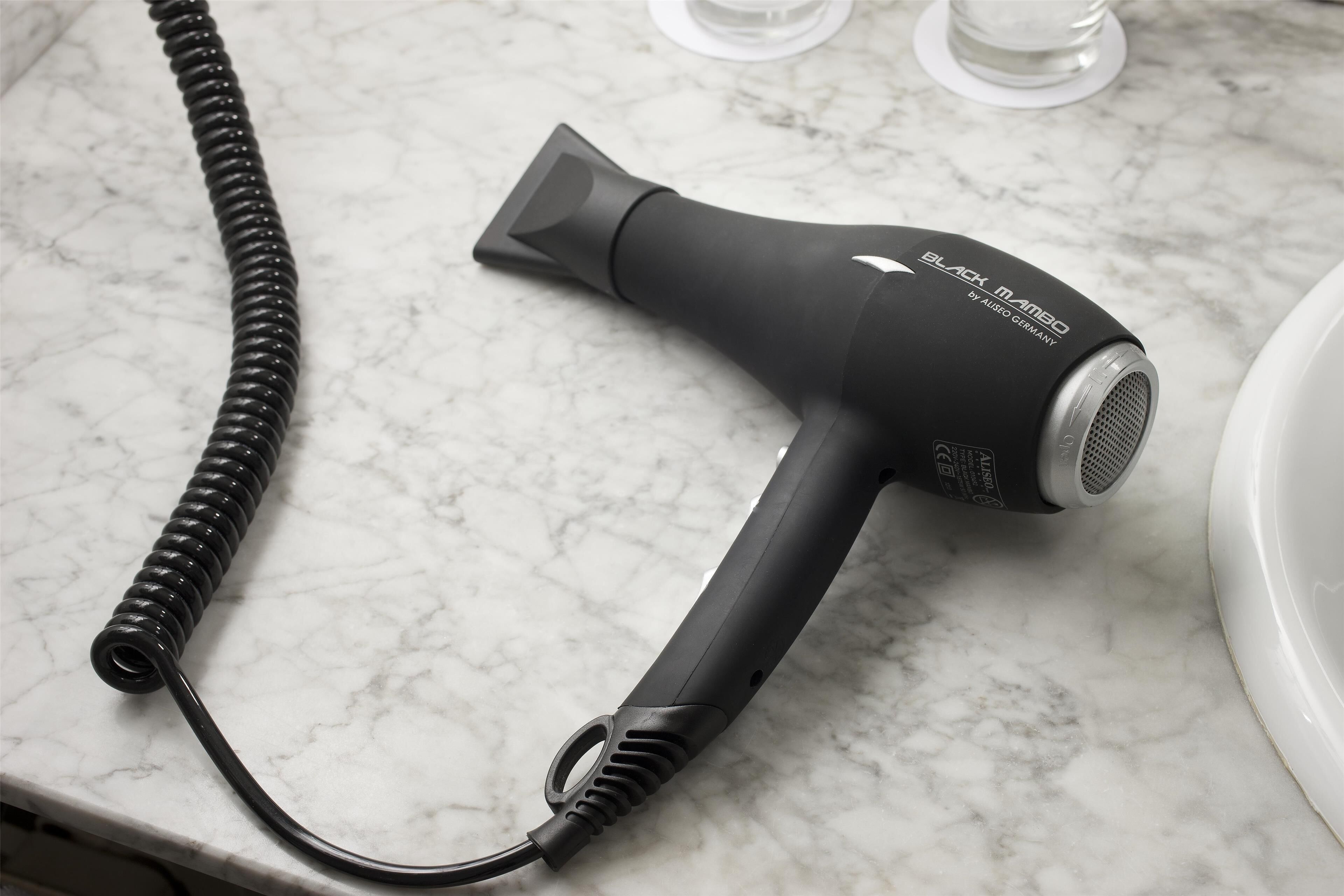 combined shower/bathtub, eco-friendly toiletries, hair dryer, towels