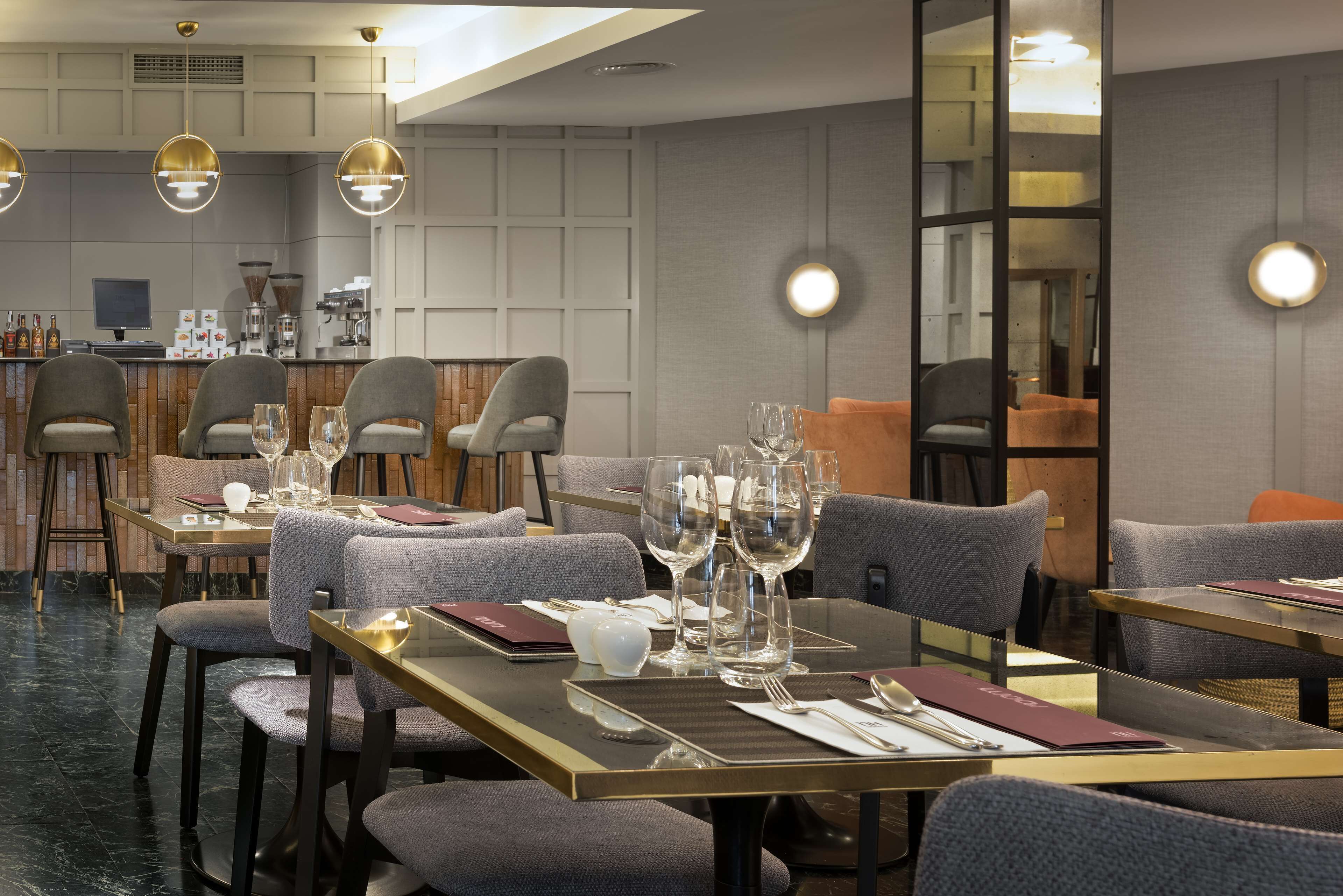 lunch and dinner served, international cuisine