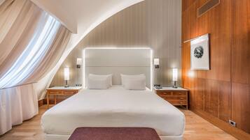 Minibar, coffres-forts dans les chambres, bureau, rideaux occultants