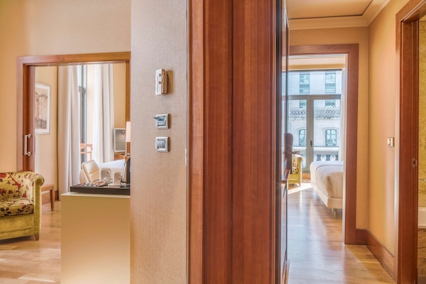 Family Quadruple Room | Minibar, in-room safe, desk, blackout drapes