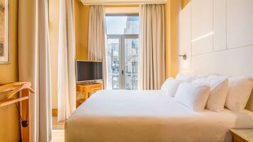 Chambre Premium (View) | Minibar, coffres-forts dans les chambres, bureau, rideaux occultants