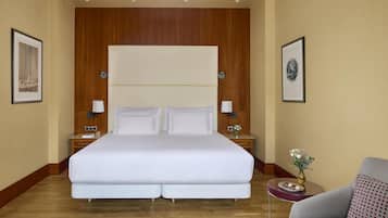 Junior Suite | Minibar, in-room safe, desk, blackout drapes