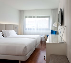 Hypo-allergenic bedding, minibar, in-room safe, desk - NH Madrid Ventas (Madrid)