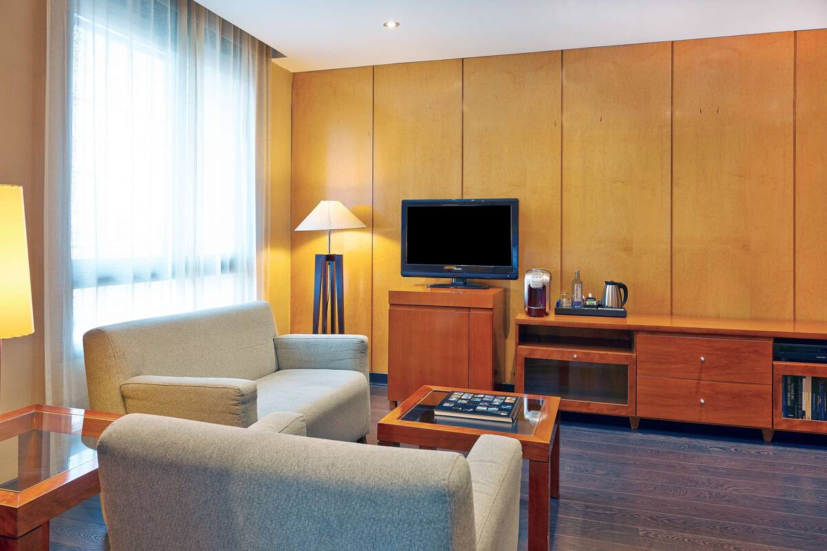 1 bedroom, minibar, in-room safe, desk