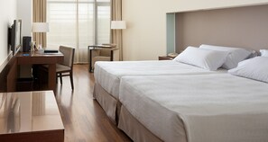 スタンダード ルーム | セーフティボックス (室内)、デスク、防音設備、ベビーベッド (無料)