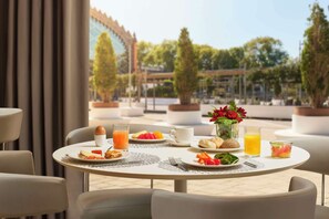 Déjeuner et dîner servis sur place, spécialités Cuisine espagnole