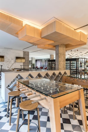 Déjeuner et dîner servis sur place, spécialités Cuisine espagnole