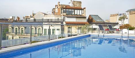 Outdoor pool, pool umbrellas, sun loungers