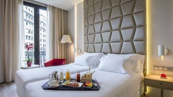 Premium-Zimmer | Hochwertige Bettwaren, Minibar, Zimmersafe, Schreibtisch