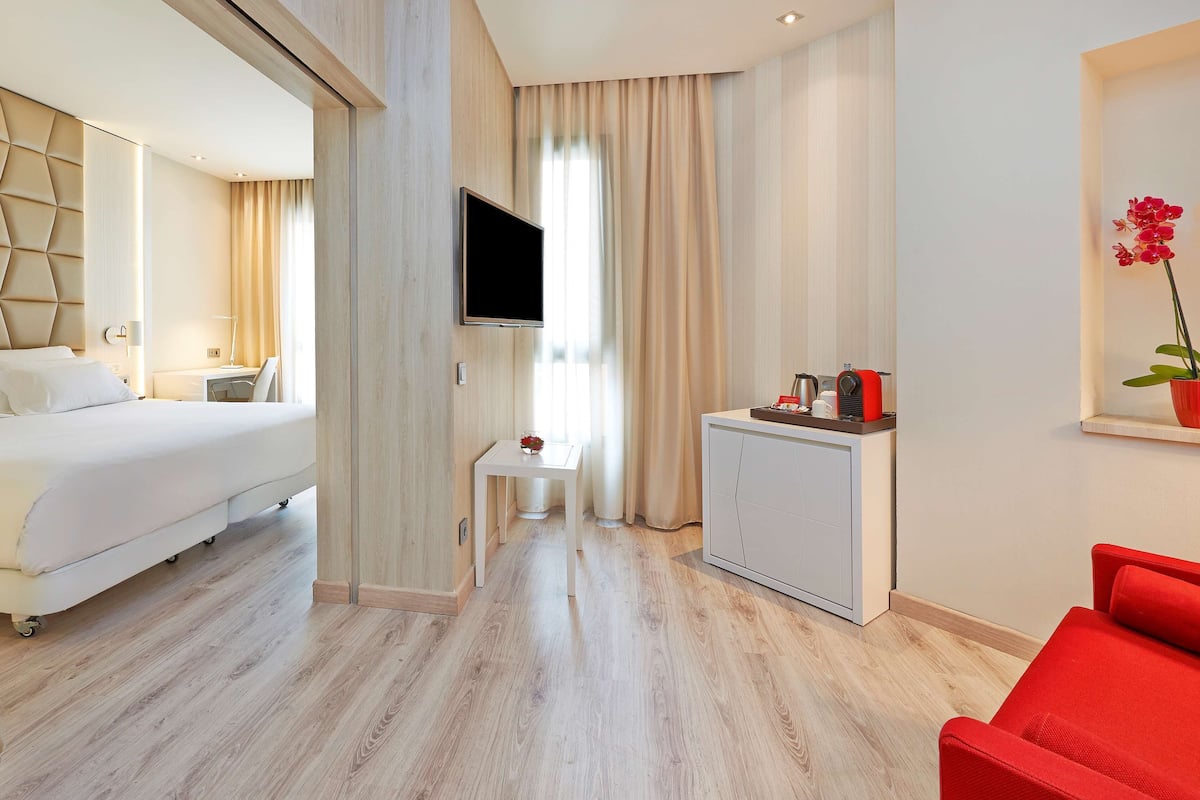 Junior Suite | Premium bedding, minibar, in-room safe, desk
