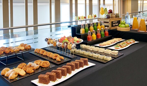 Desayuno buffet todos los días (con cargo)