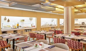 Desayuno buffet todos los días (con cargo)