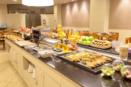 Desayuno buffet todos los días (con cargo)