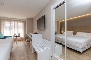Superior Room | Minibar, in-room safe, desk, blackout drapes
