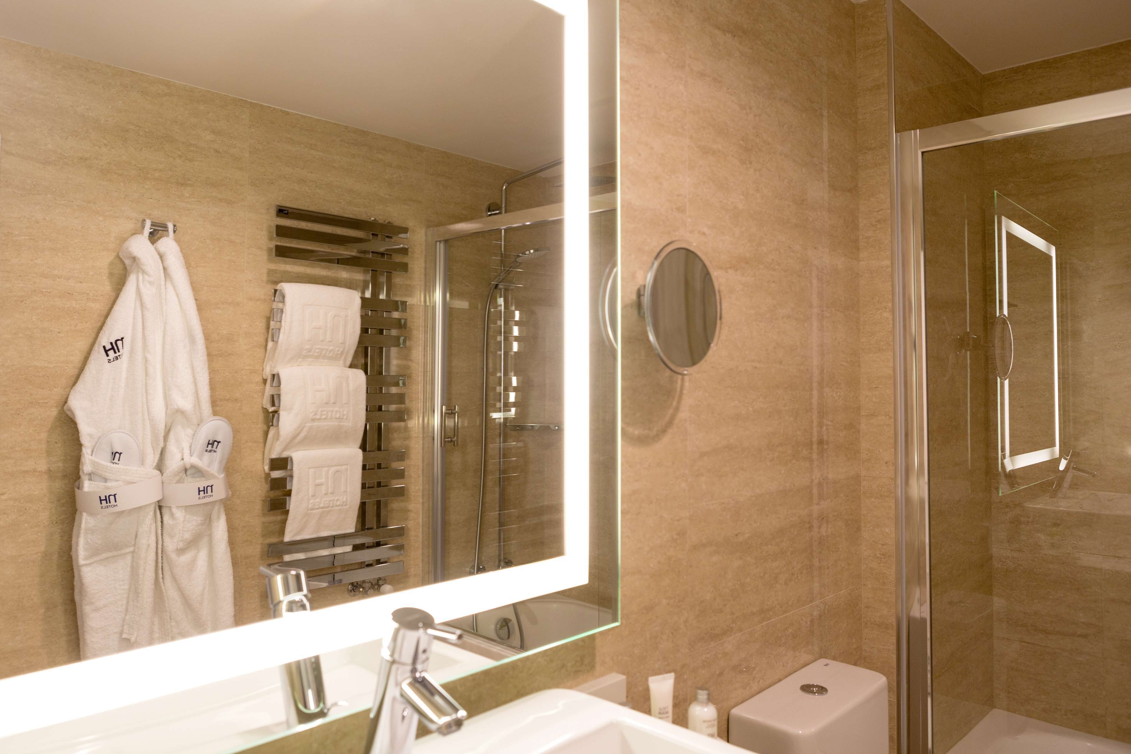 Douche à « effet pluie », articles de toilette écologiques
