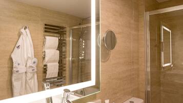 Douche à « effet pluie », articles de toilette écologiques