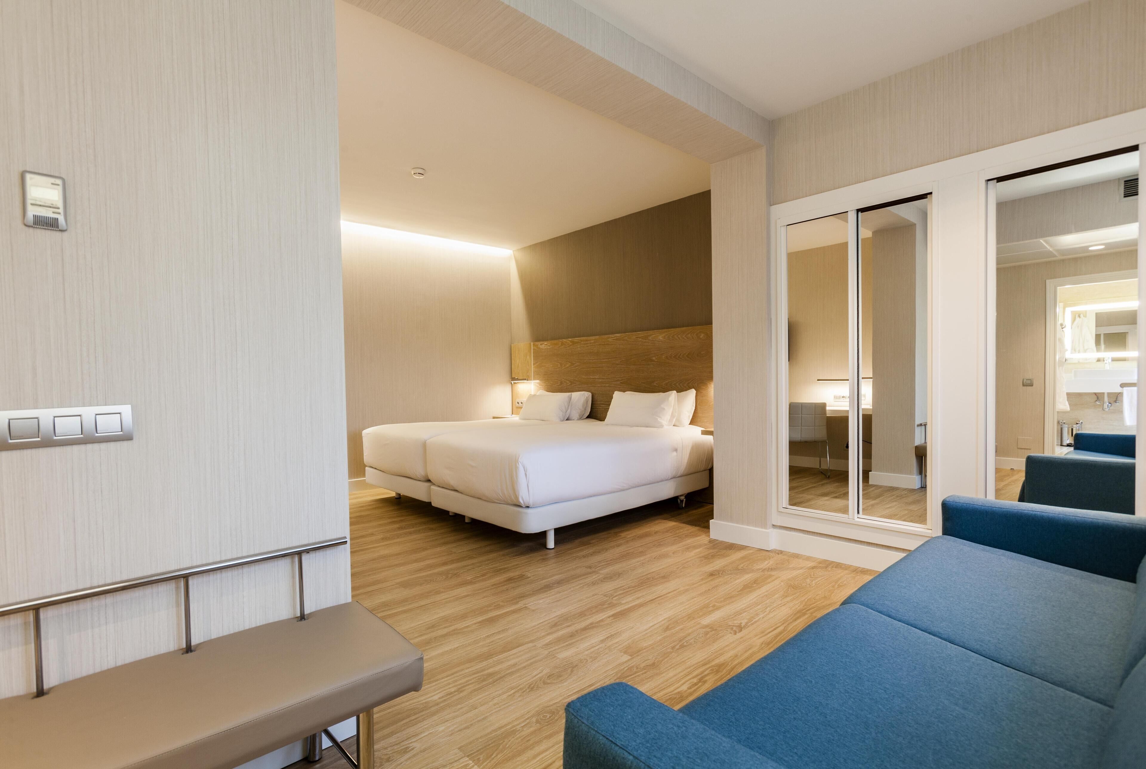 Superior Room | Minibar, in-room safe, desk, blackout drapes