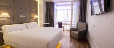 Minibar, desk, soundproofing, free WiFi