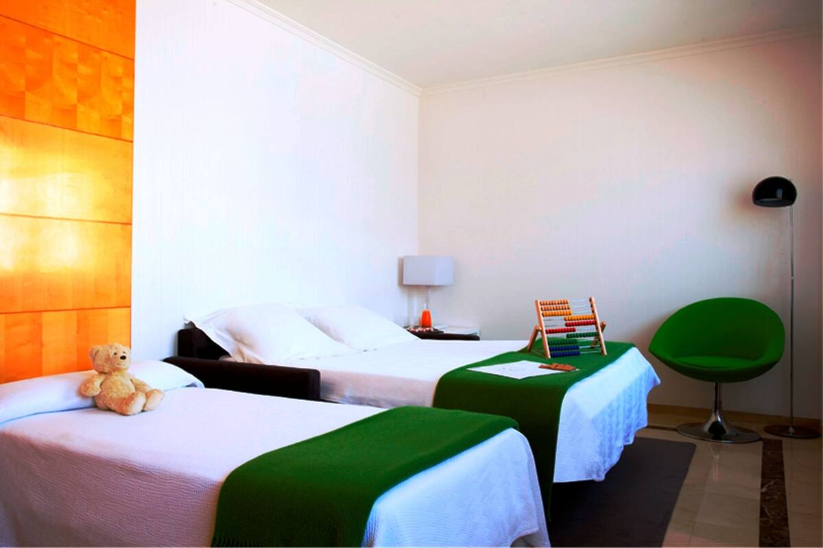Ropa de cama de alta calidad y minibar