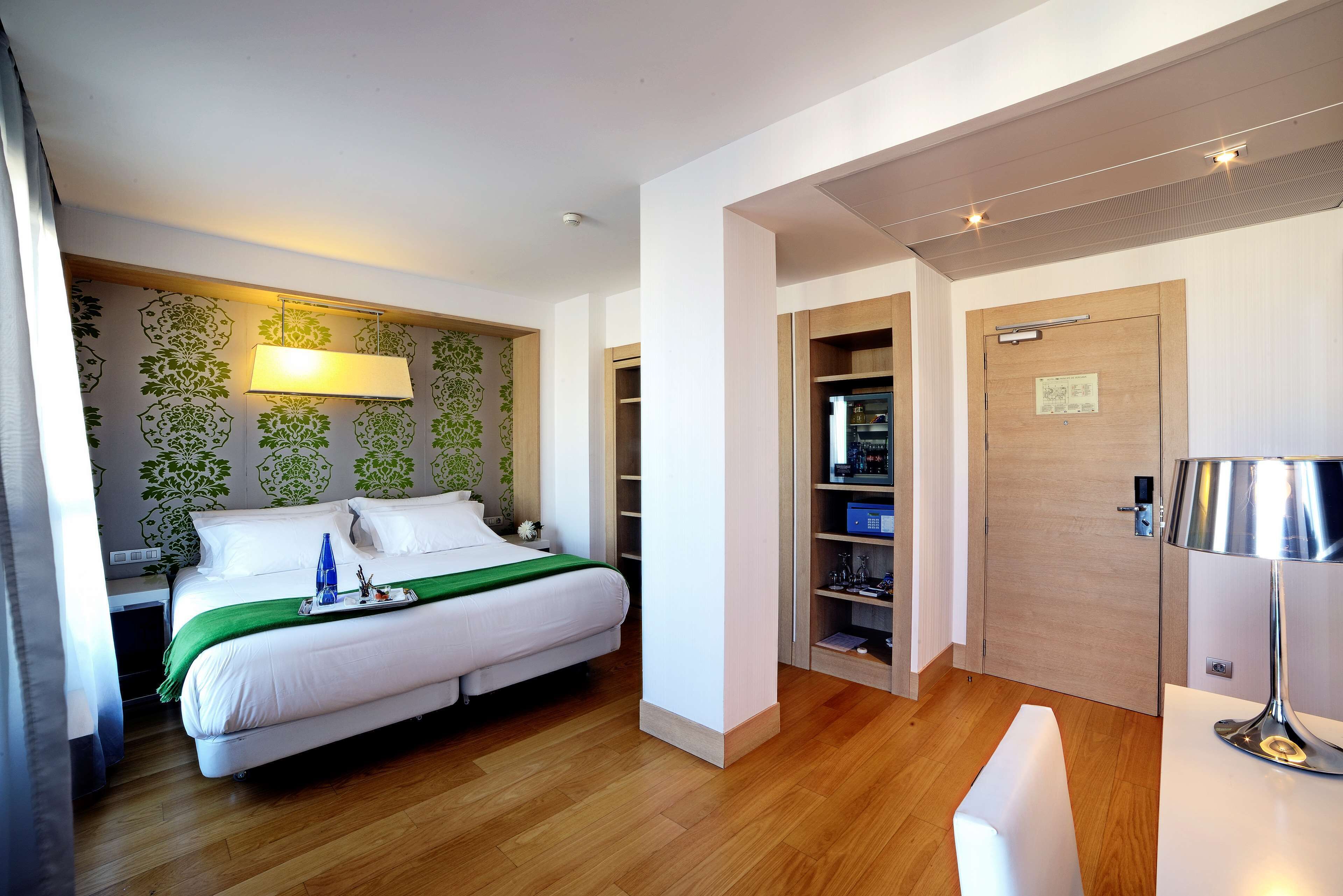 superior room, terrace | 1 bedroom, minibar, in-room safe, desk