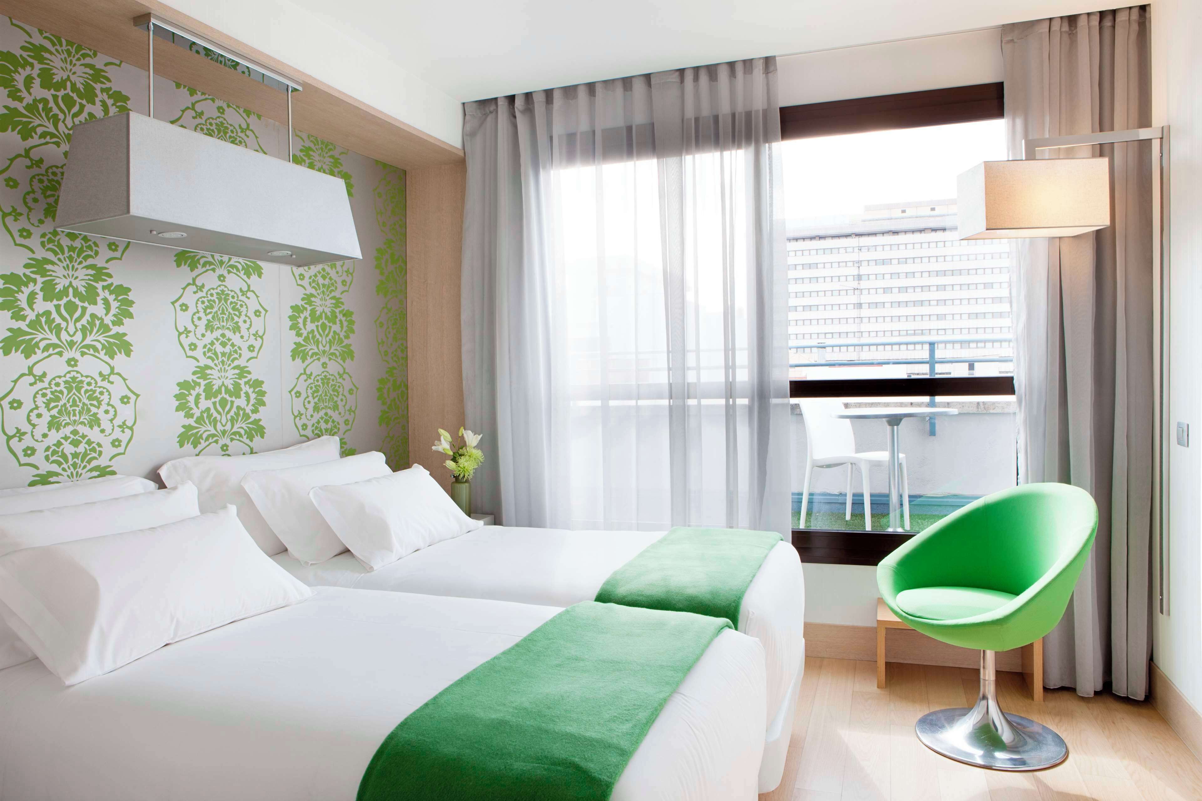 Minibar, két bảo mật tại phòng, bàn, phòng cách âm 