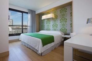Superior Room, Terrace | Minibar, in-room safe, desk, soundproofing