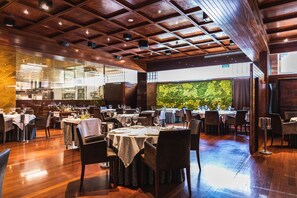 Breakfast, lunch and dinner served - Hotel Murcia Rincón de Pepe Affiliated by Meliá (Murcia)