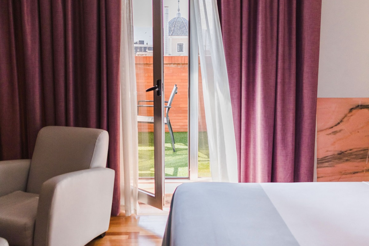 junior suite, terrace | 1 bedroom, down duvets, minibar, in-room safe
